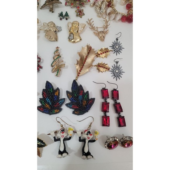 Lot Christmas of Jewelry 40 pc Bracelet Brooch Ring Earrings - Picture 9 of 9